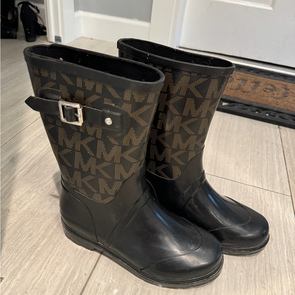 Michaels Kors rain boots size 8